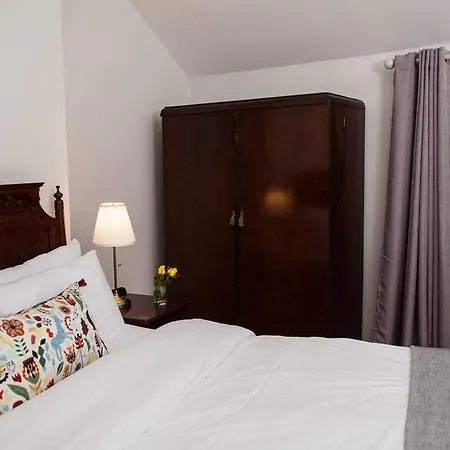 The Historical Harcourt 4*