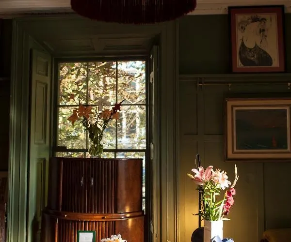 The Historical Harcourt Guest house 3*